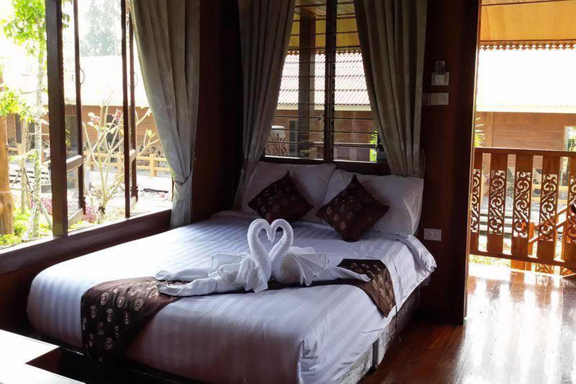 The Canal Garden Resort Ban Huai Sua Exteriör bild